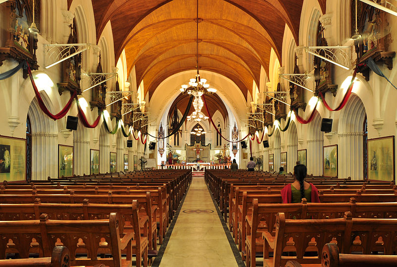 800px-Interior_of_San_Thome_Basilica.jpg