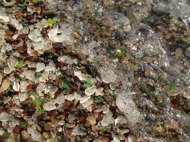 800px-Glass_Beach_Fort_Bragg_2.jpg