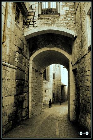 Girona_street___The_arch_by_thanhdad.jpg